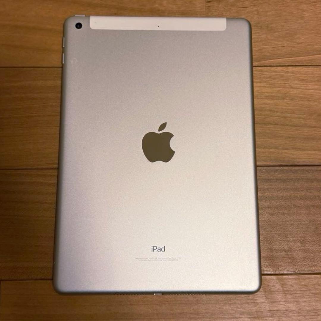 iPad 第6世代　Wi-Fi＋Cellularモデル 9.7インチ ケース付き