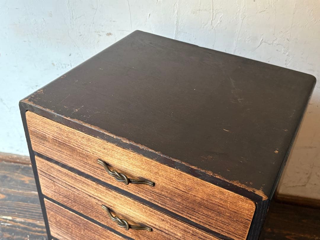 木目調4段引き出しタンス　アンティーク　レトロ