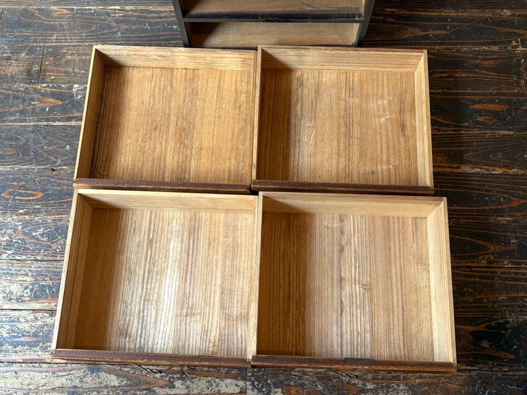 木目調4段引き出しタンス　アンティーク　レトロ