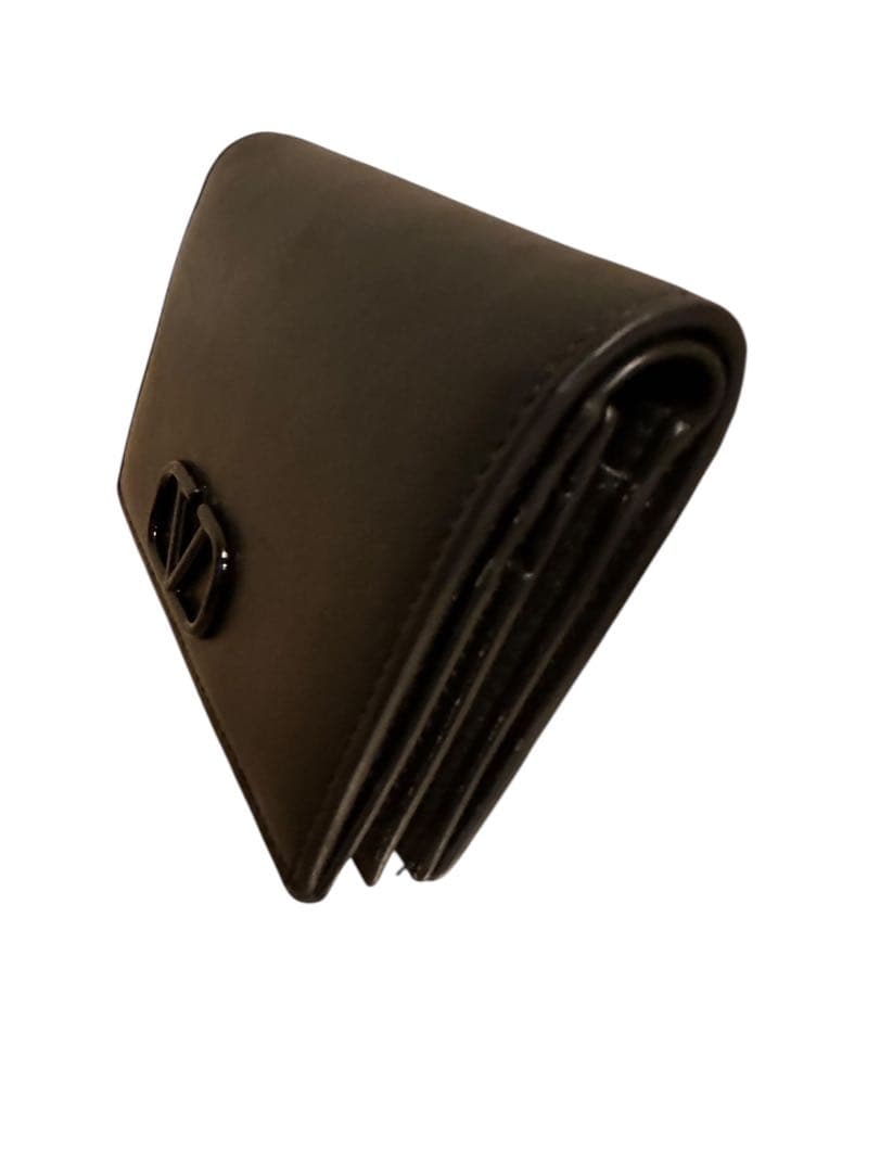 VALENTINO，ヴァレンティノガラヴァーニ 黒 レザー 二つ折り財布ブラック