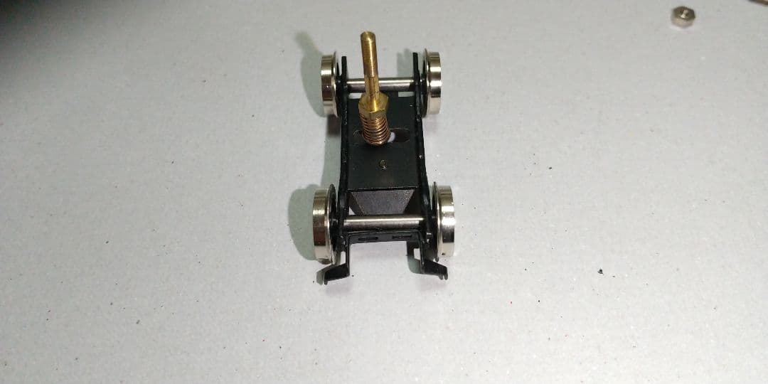 二軸先台車。 従台車 (2種)。テンダー台車(2種)、他パーツ。鉄道模型