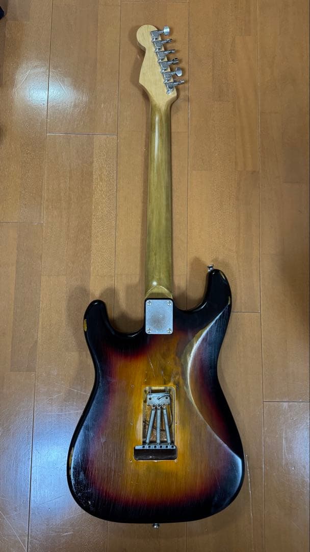 ストラトキャスター レリック サンバースト 3ピックアップ