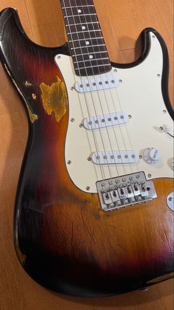 ストラトキャスター レリック サンバースト 3ピックアップ