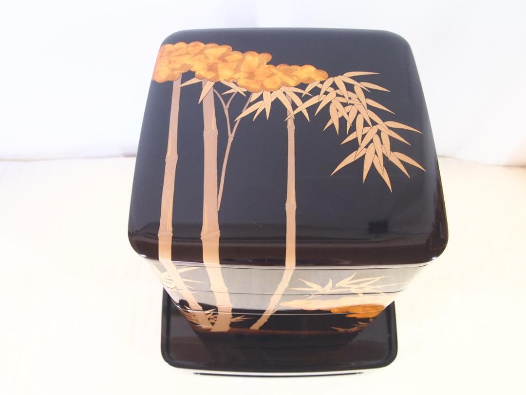 【極美品】輪島塗 わじま慶塚 竹に雲蒔絵 四段重箱 台付き 弁当箱/お重 漆器