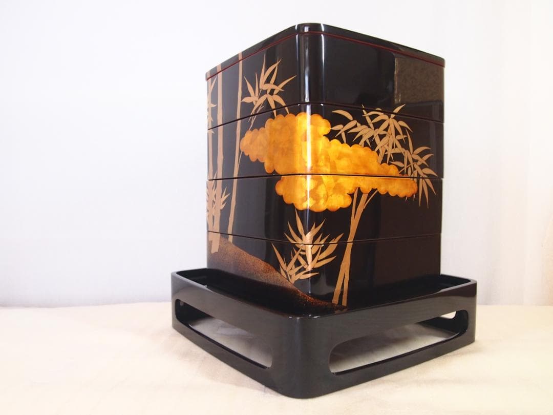 【極美品】輪島塗 わじま慶塚 竹に雲蒔絵 四段重箱 台付き 弁当箱/お重 漆器