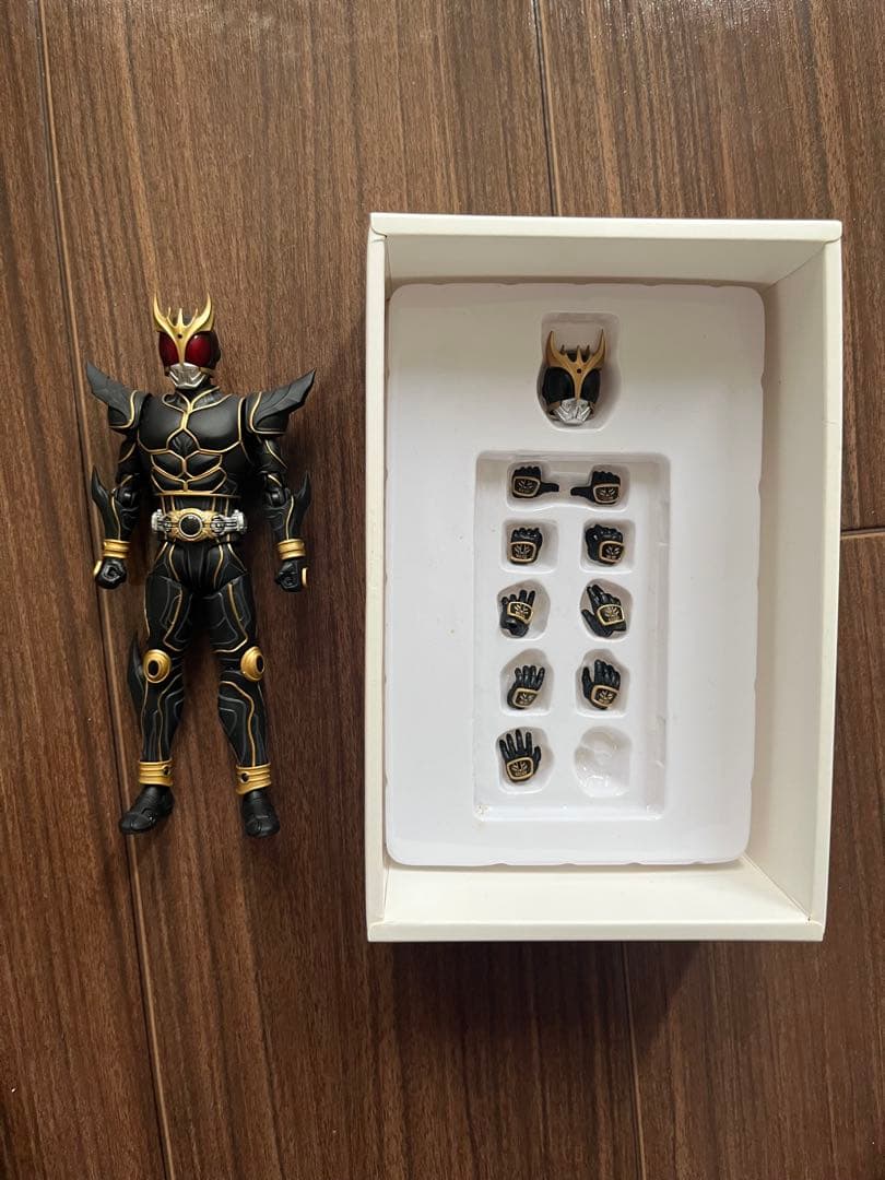 フィギュアーツ　仮面ライダークウガ　アルティメットフォーム