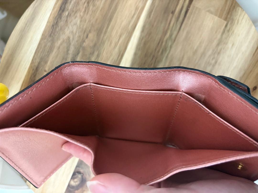 PRADA 黒 三つ折り財布