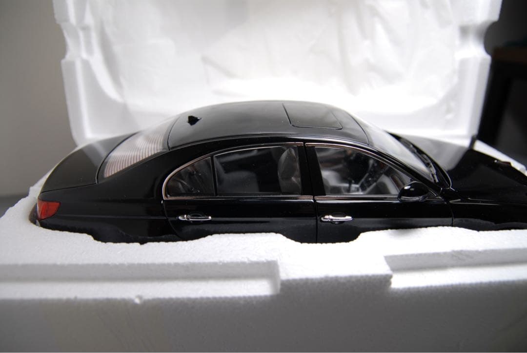 紅旗 H7 1/18 ミニカー 第一汽車 ホンチー