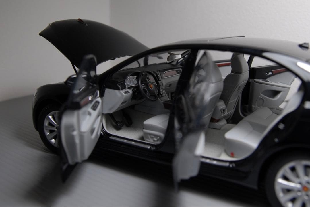 紅旗 H7 1/18 ミニカー 第一汽車 ホンチー