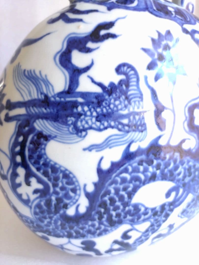 開運ー青龍と鳳凰の白青磁の壺