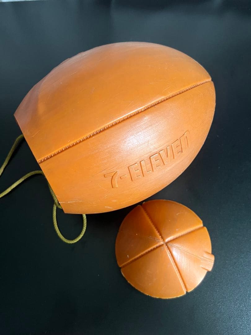希少7-eleven 非売品ラグビーボール型小物入れ