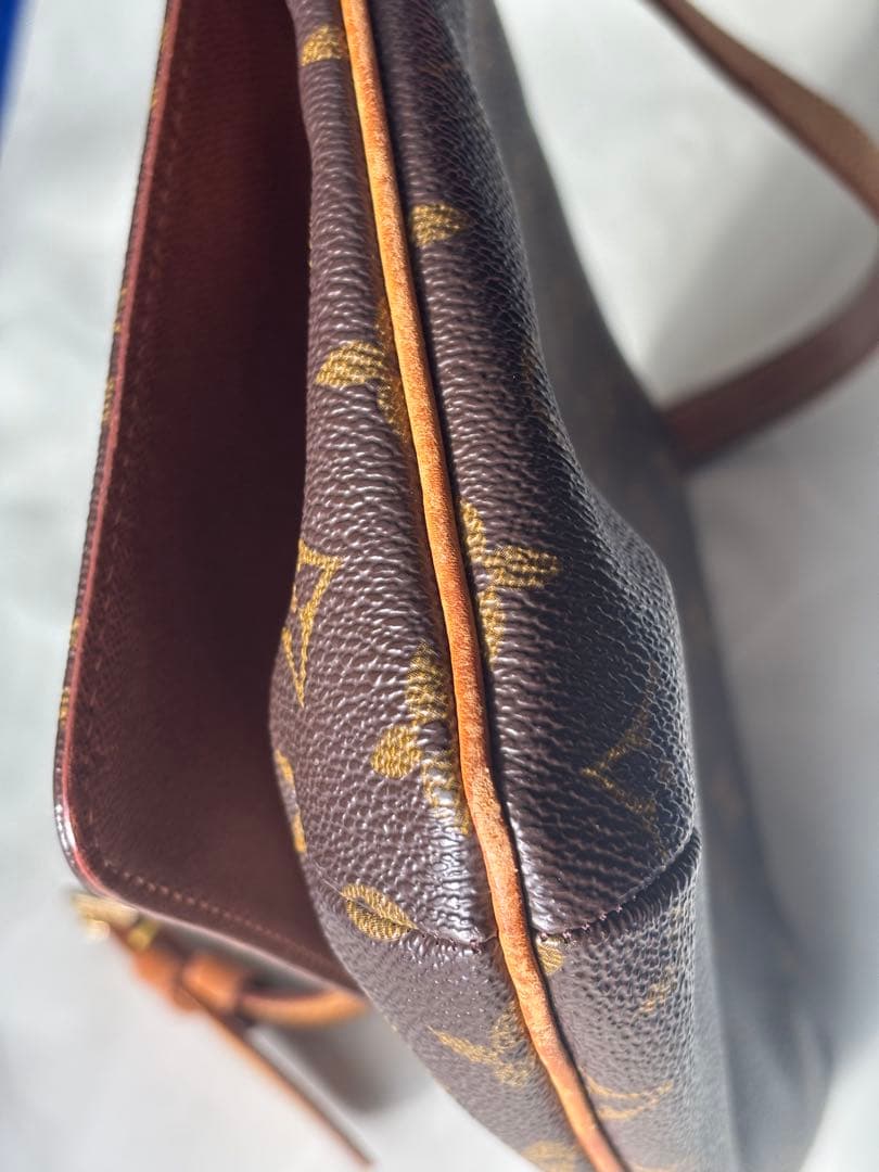 Lovis Vuitton ルイヴィトンモノグラムバッグ