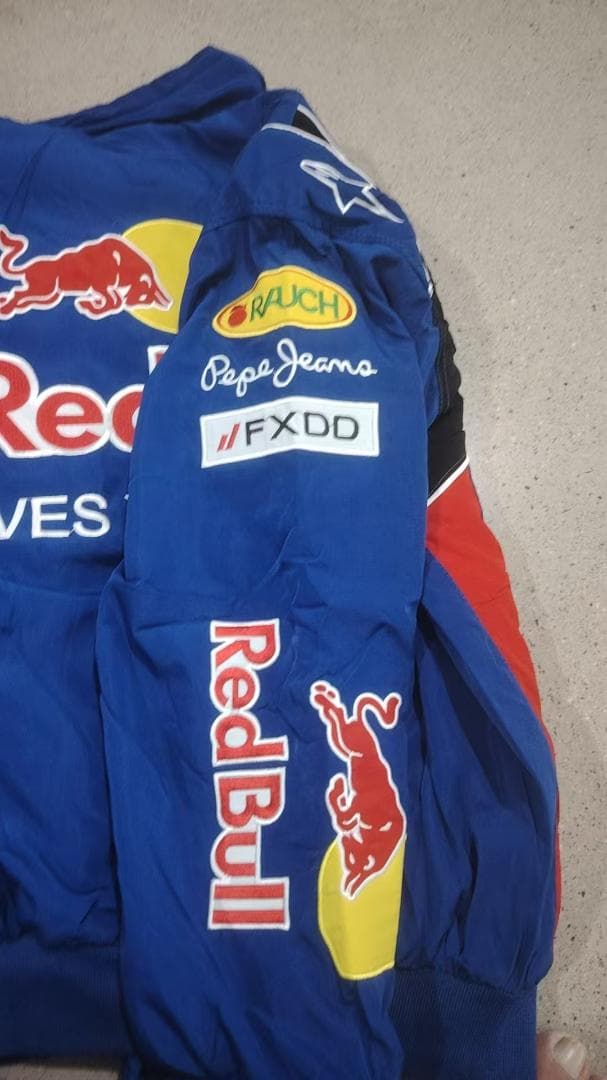 新品 RED BULL INFINITI 刺繍中綿 F1レーシングジャケットB5