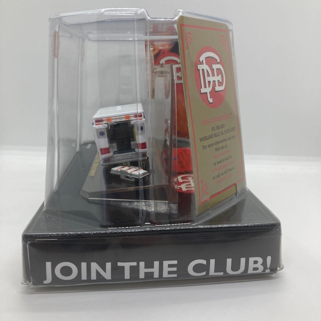 未使用 CODE3 AMBULANCE DIE CAST ミニカー