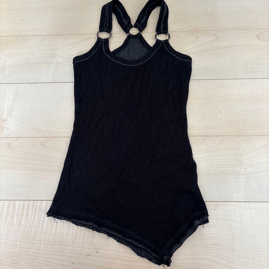 d.i.aの黒 クロスストラップ タンクトップ