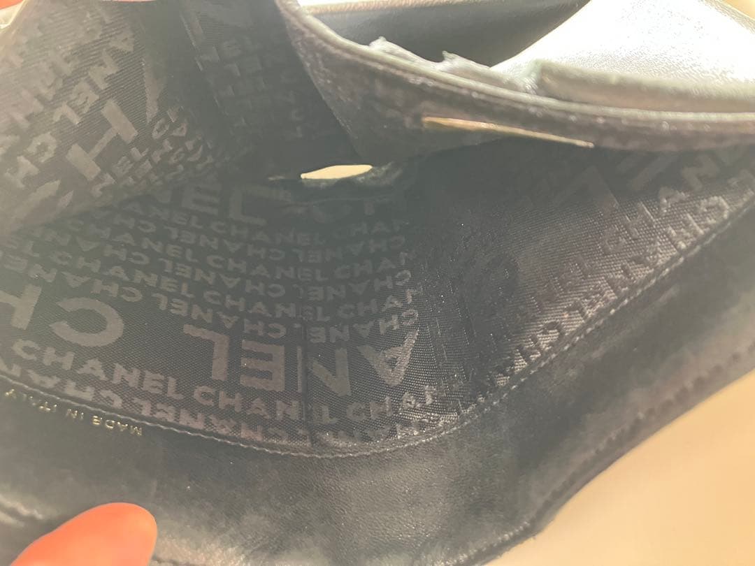CHANEL　アイコンライン　ブラック 　二つ折り財布　財布 　長財布