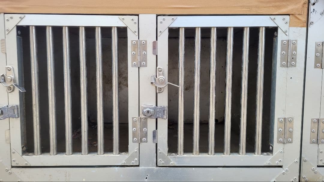 アルミ製犬ケージ 約79cm x 48cm x 69cm 2頭入り