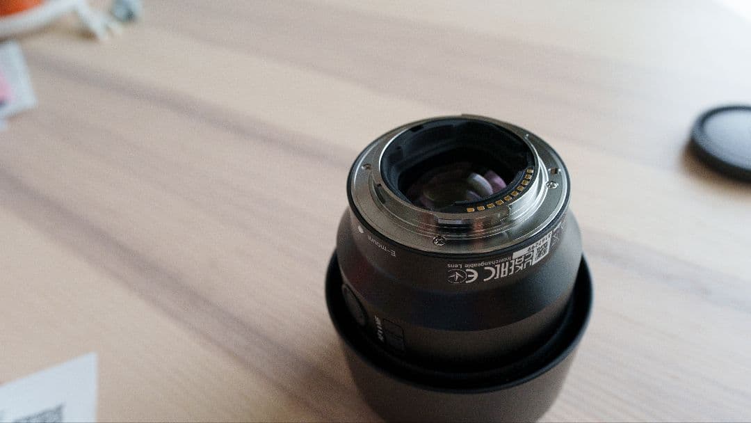 SONY　SEL85F18 85mm F1.8レンズ