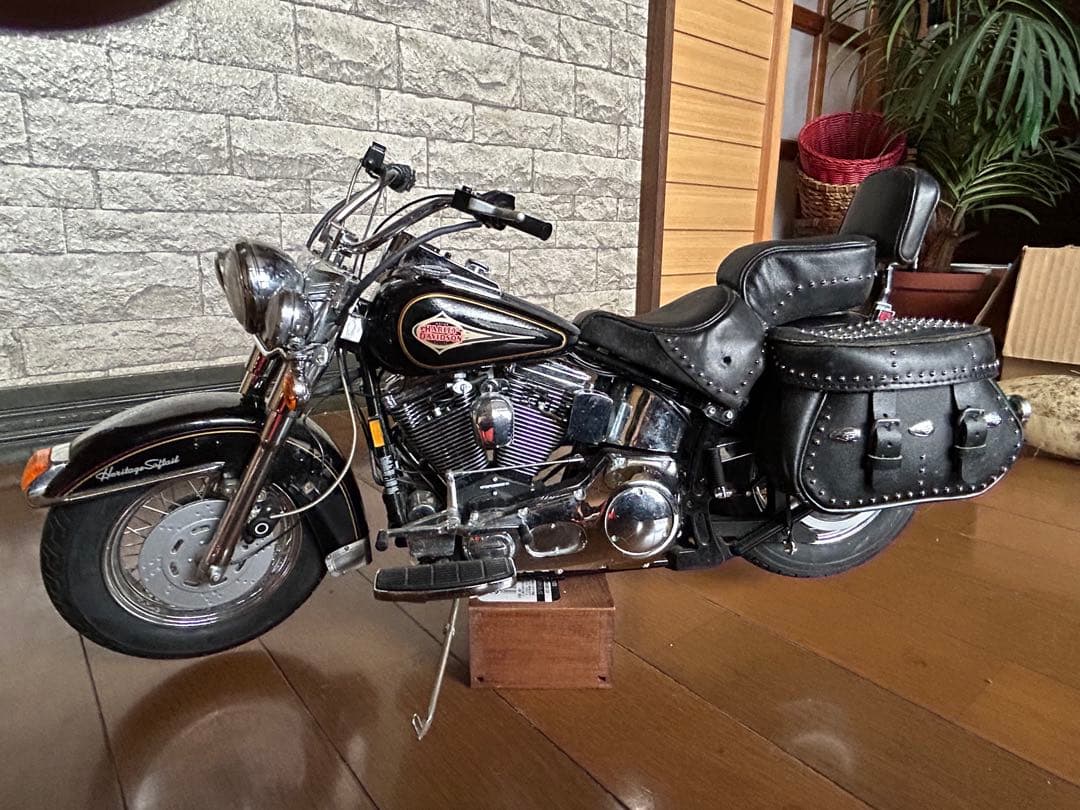 ハーレーFLSTCダイキャストミニカー