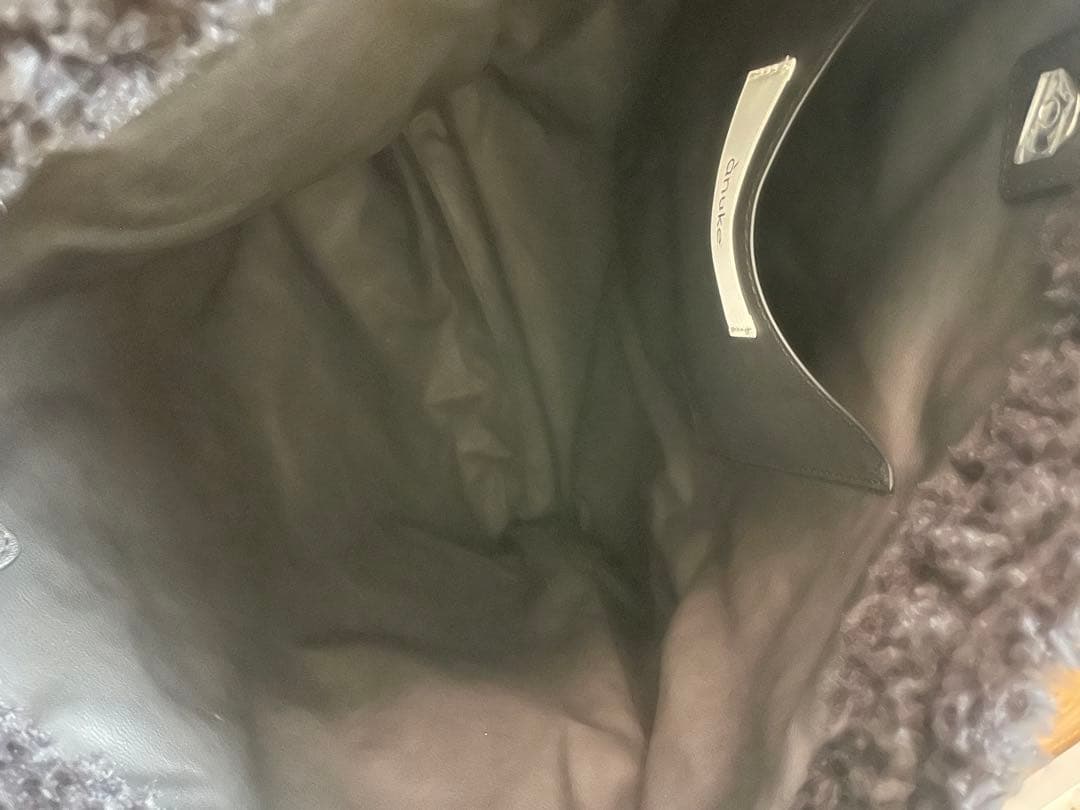 ジ*〜様 アンヌーク　anuke 黒いファーショルダーバッグ