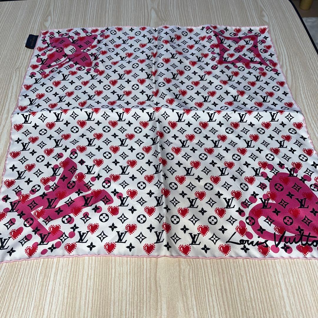 LOUIS VUITTON ハートモノグラムスカーフ