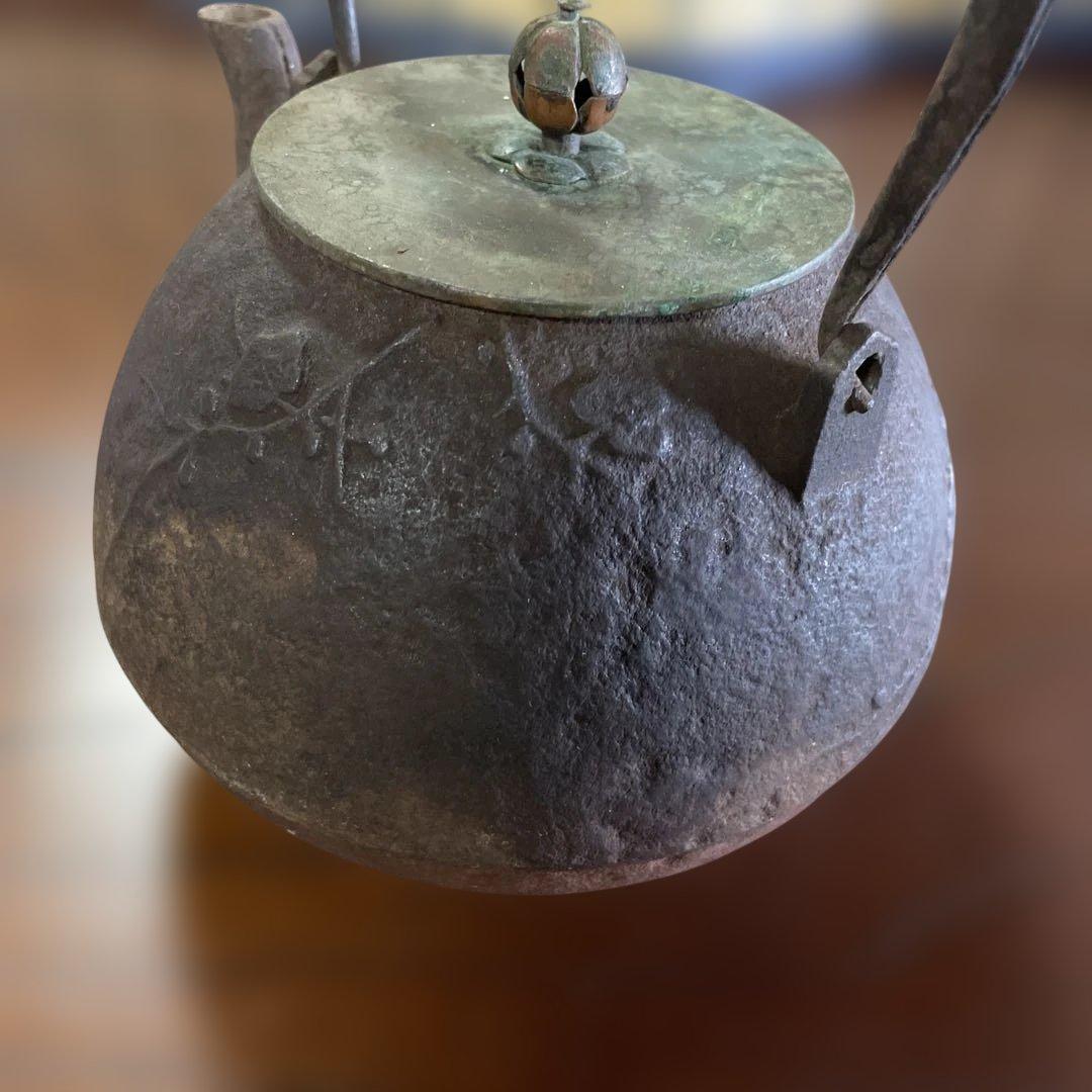 鋳鉄製 花と鳥の彫刻 鉄瓶