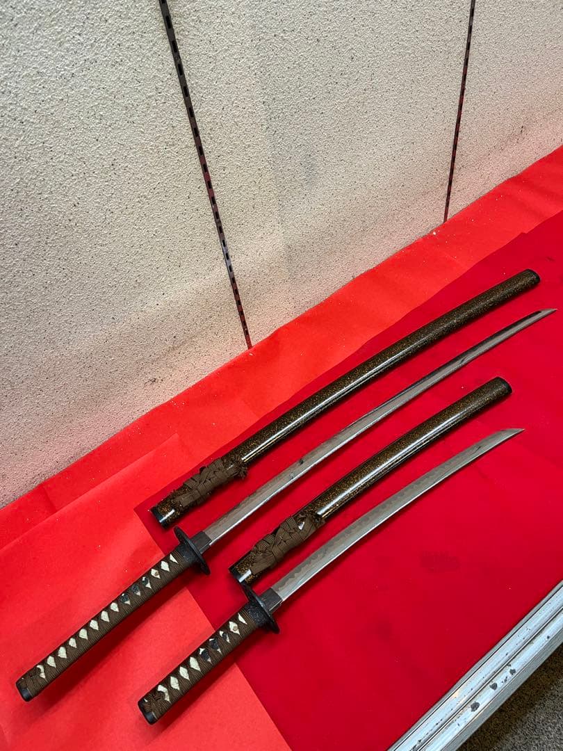 模造刀　大小2本セット　2本掛け台付き　下緒付き　螺鈿拵え