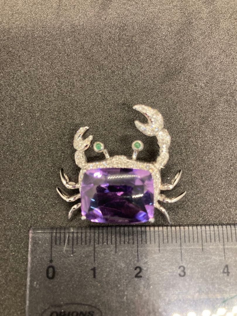 K18WG ダイヤ 蟹モチーフ ブローチ エメラルド アメジスト