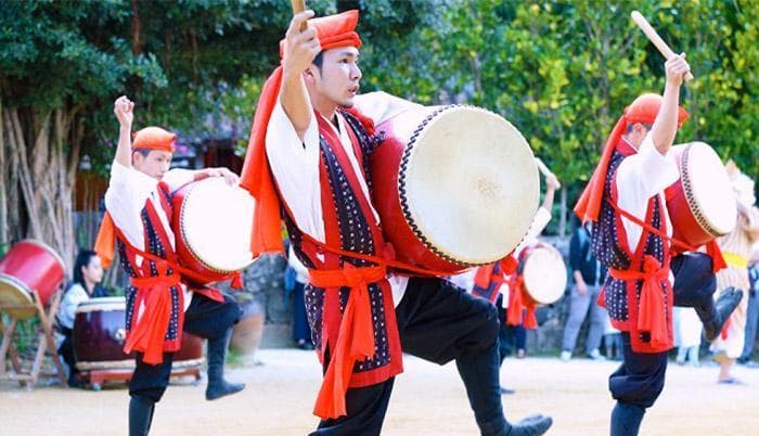 限艇新品未使用(送料無料)26.980円　エイサー大太鼓36cm*40cm　撥付