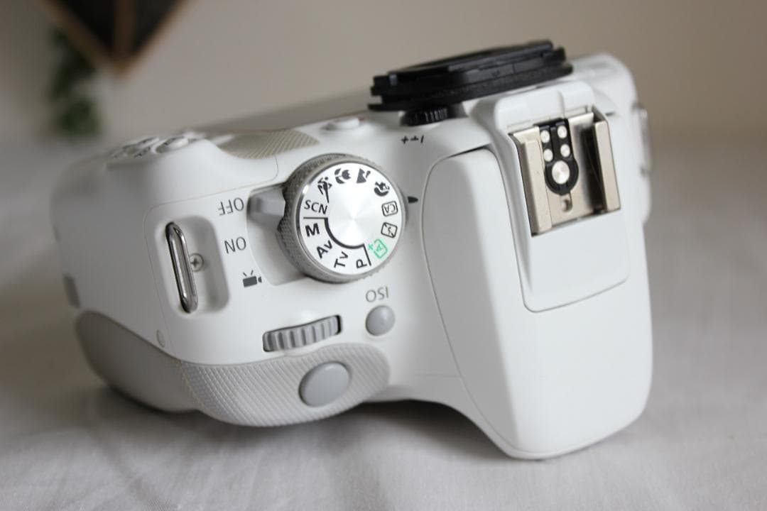 Canon Kiss X7 ホワイト 標準ズームセット 一眼レフカメラ