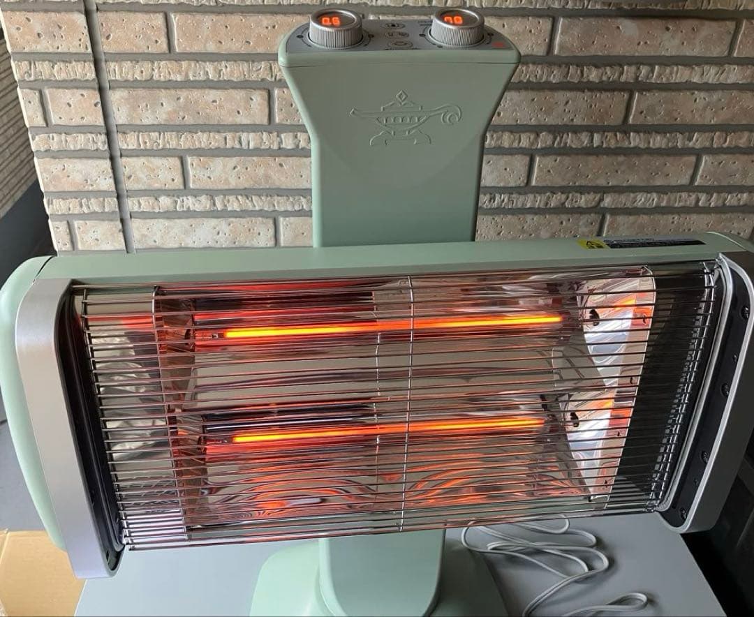 アラジン 遠赤グラファイトヒーター　電気ストーブ AEH-2G10BJ ヒーター