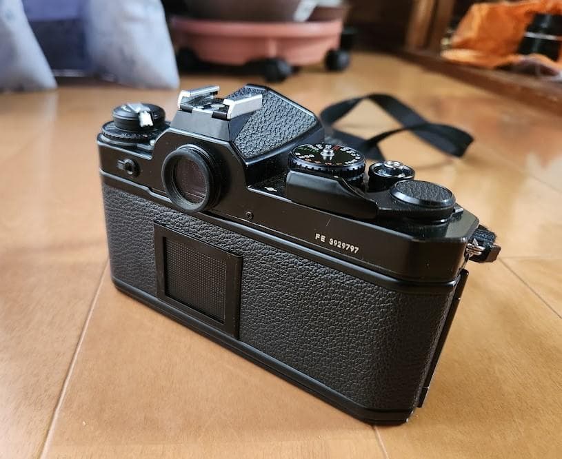 Nikon FE 一眼レフカメラ Nikkor 50mm f/1.4（中古）
