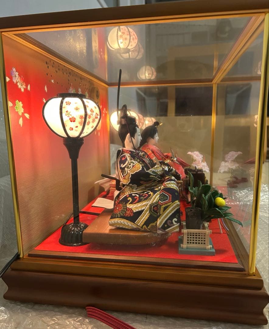 雛人形　ガラスケース入り