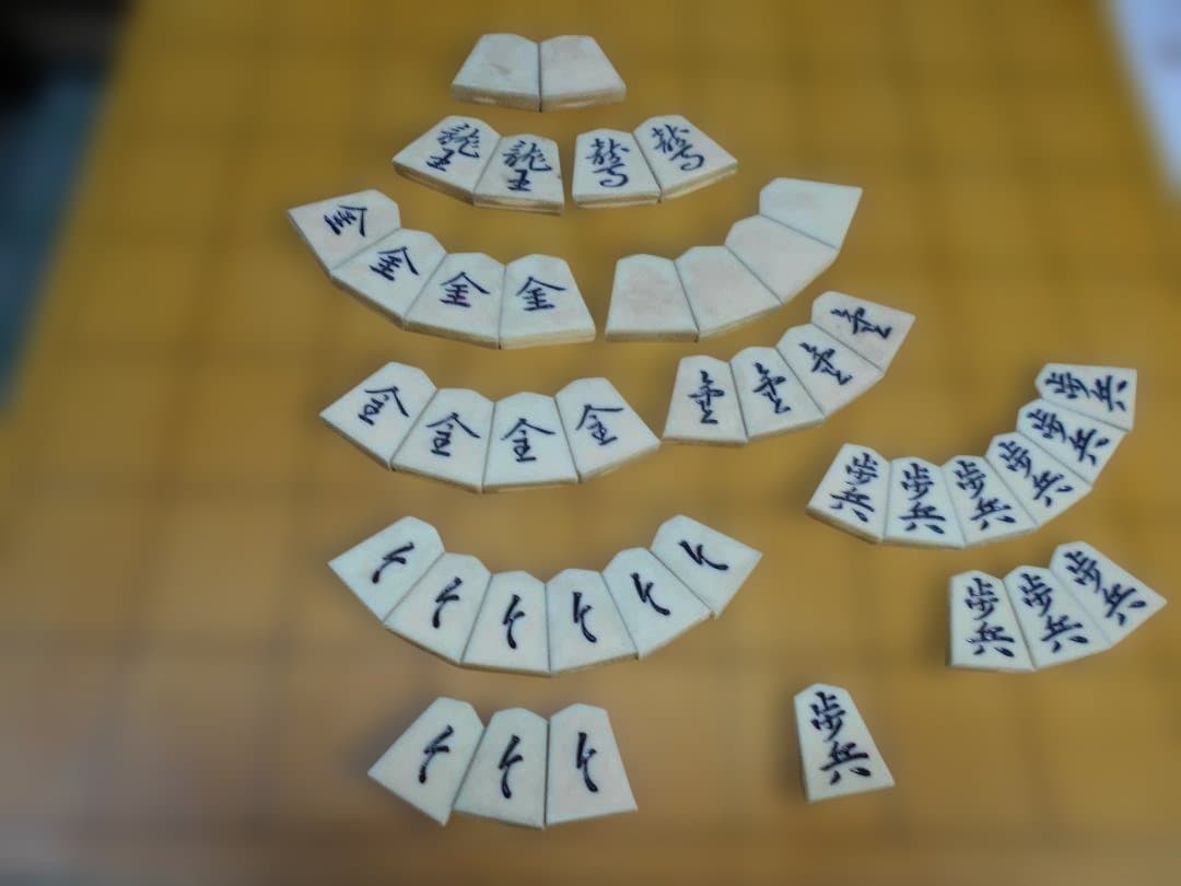 将棋盤脚付き5寸／本榧／板目／盤カバー付き／駒台／※難有