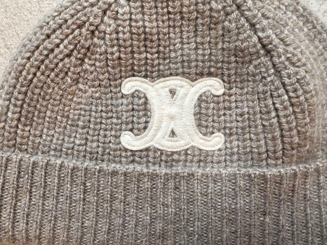 ご*ろ様 CELINE グレージュ トリオンフ ビーニー ニット帽 セリーヌ