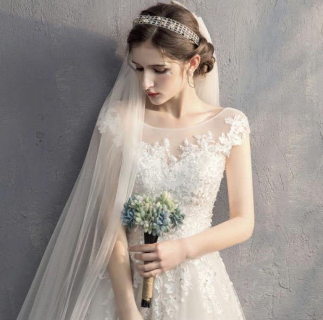 【新品未使用】ホワイト オフショルウェディングドレス(ティアラ•ジュエリー付き)