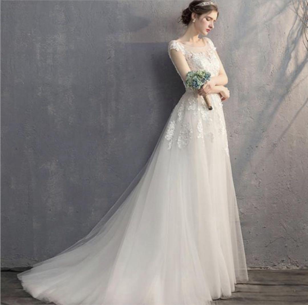 【新品未使用】ホワイト オフショルウェディングドレス(ティアラ•ジュエリー付き)