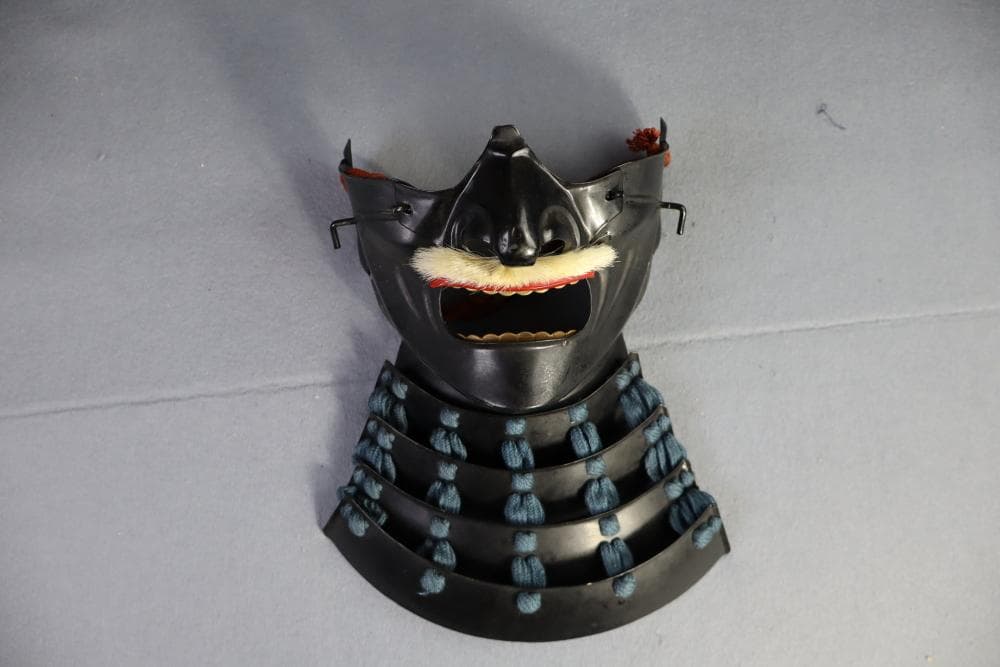 キ*ー様 大人が着用可能な甲冑一式／青糸威・黒塗胴・月形前立兜／送料込み