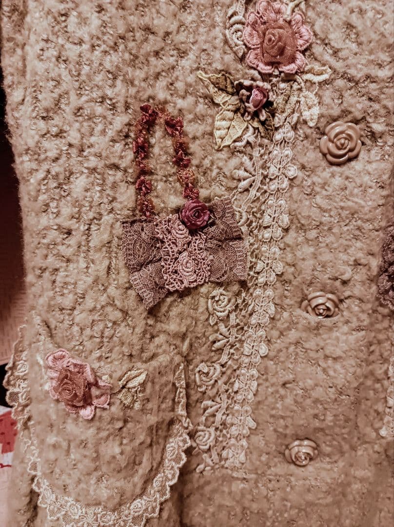 日本製株式会社ドロシー人形、花、バッグ刺繍レース使いコート