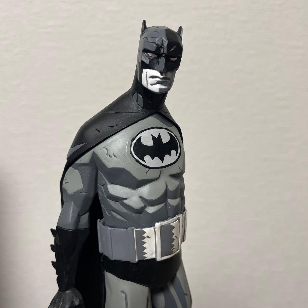 ＤＣバットマン ブラック＆ホワイト フィギュア マイク・ミニョーラ スタチュー