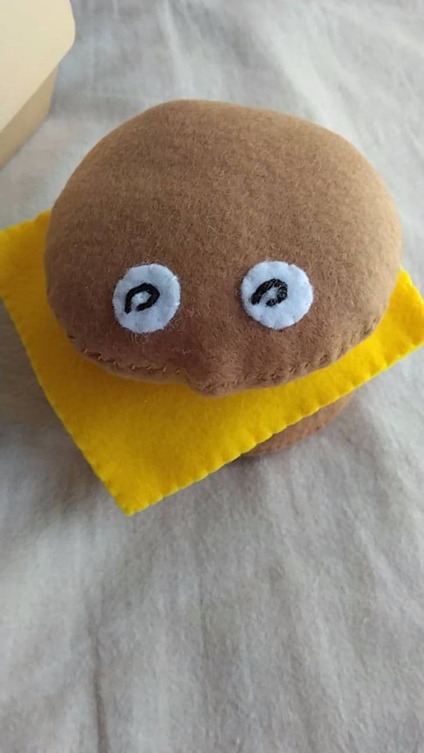 Yuri Hasegawa 長谷川有里 チーズバーガー　人形　ぬいぐるみ