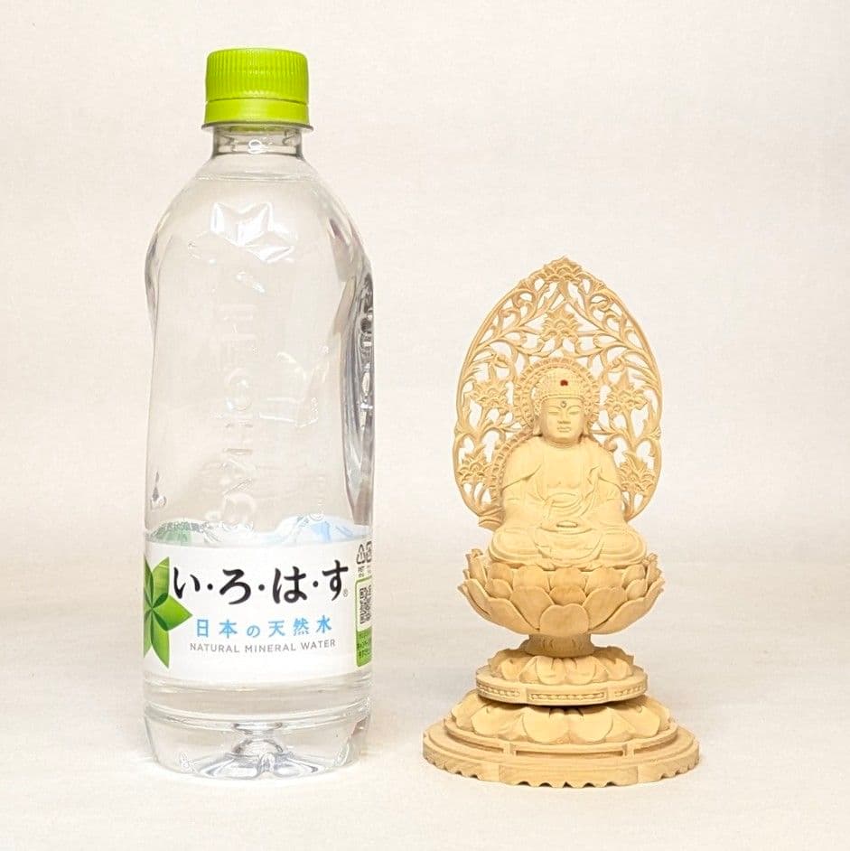 【フォロー割・新品】 釈迦如来座像　黄楊　総高さ約15.5㎝　丸形台座付　釈迦