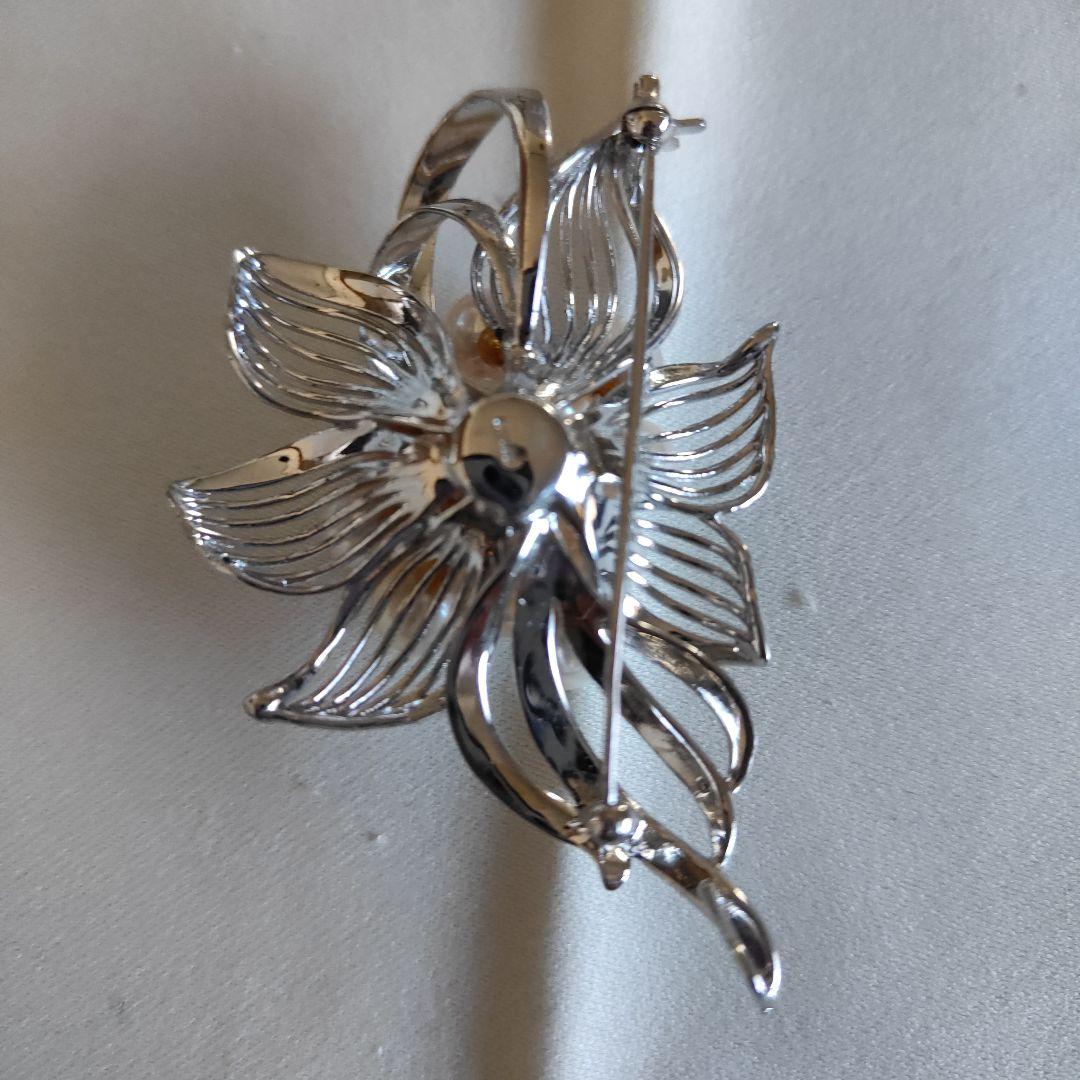 本真珠（7mm×8個）　シルバー　 花型ブローチ