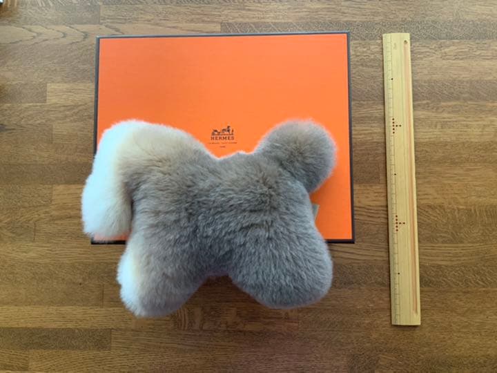 エルメスの子供向け(鈴入りなので振ると鳴ります)ぬいぐるみです。