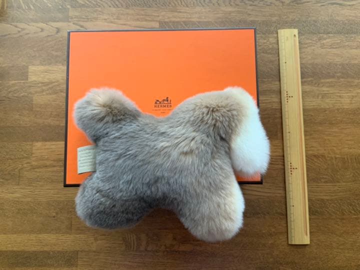 エルメスの子供向け(鈴入りなので振ると鳴ります)ぬいぐるみです。
