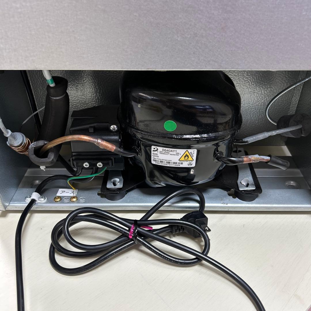 24年式　冷蔵庫　ほぼ新品　吉井電気製　一人暮らし　小型