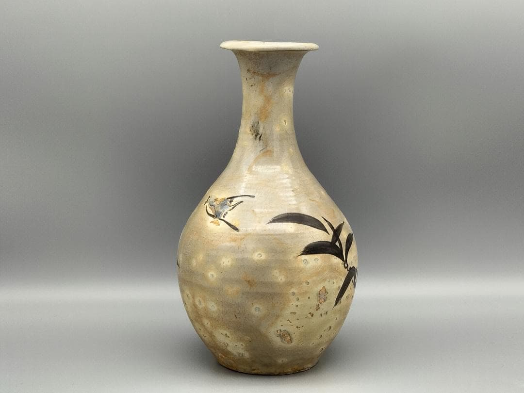 磁州窯 白地鉄絵飛雀草文徳利瓶　玉壺春形瓶