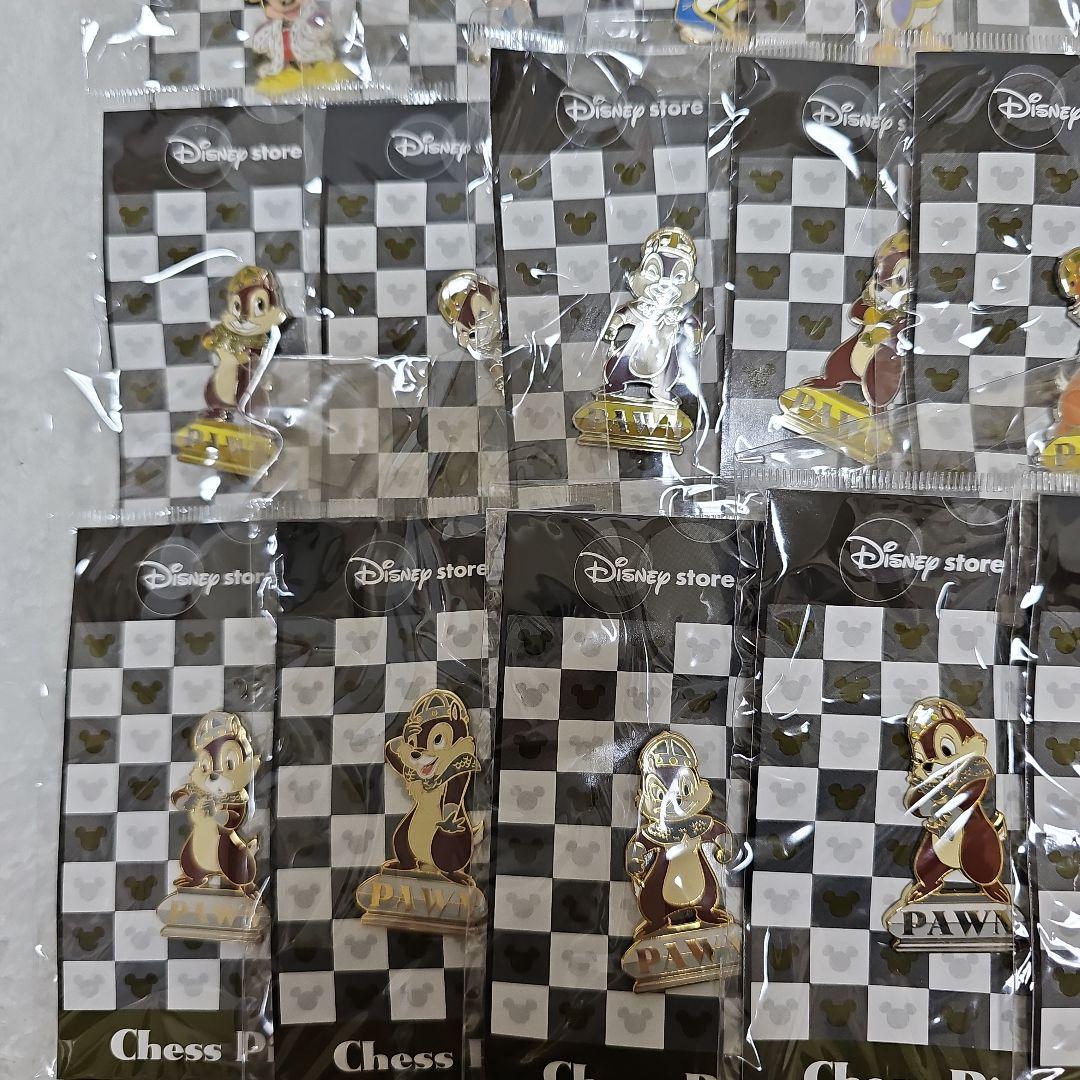 DisneyStore キャラクターピンバッジ チェス32個