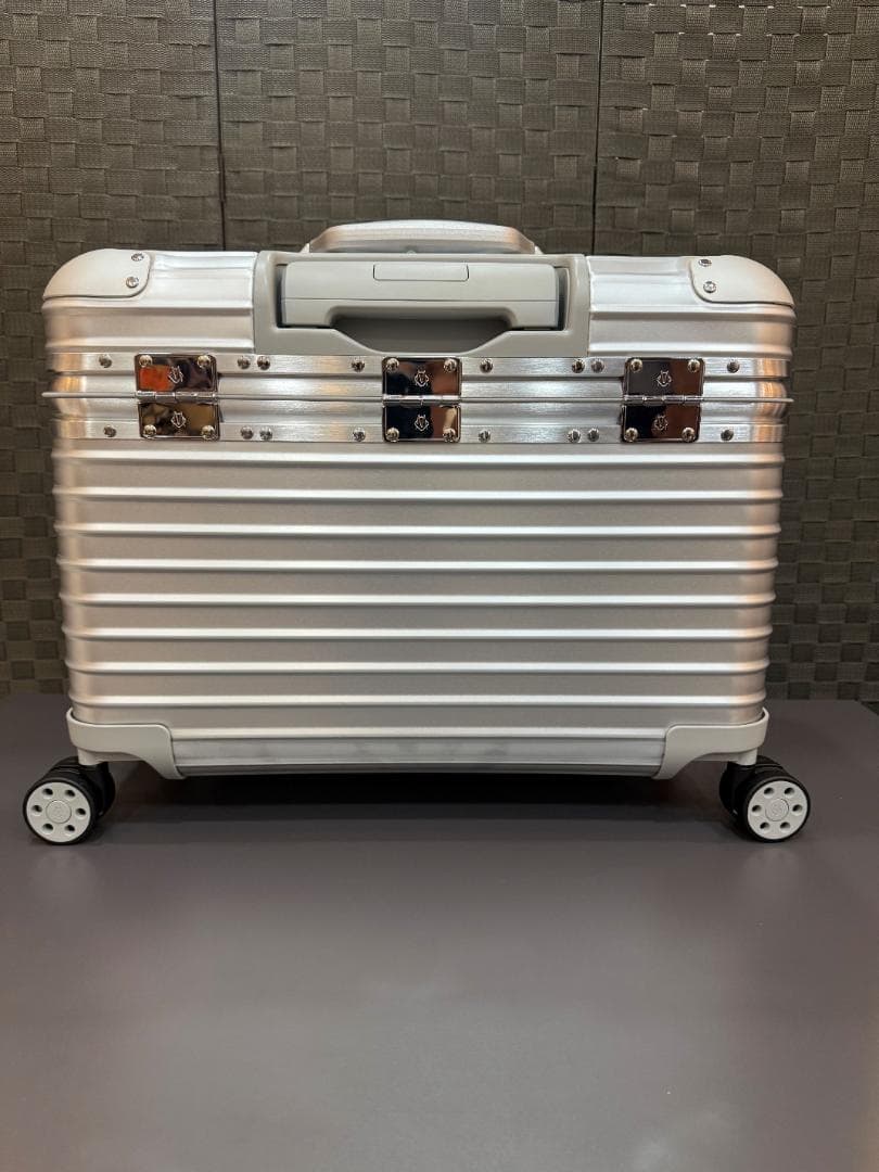 【極美品】RIMOWA リモワ PILOT パイロット スーツケース 31L