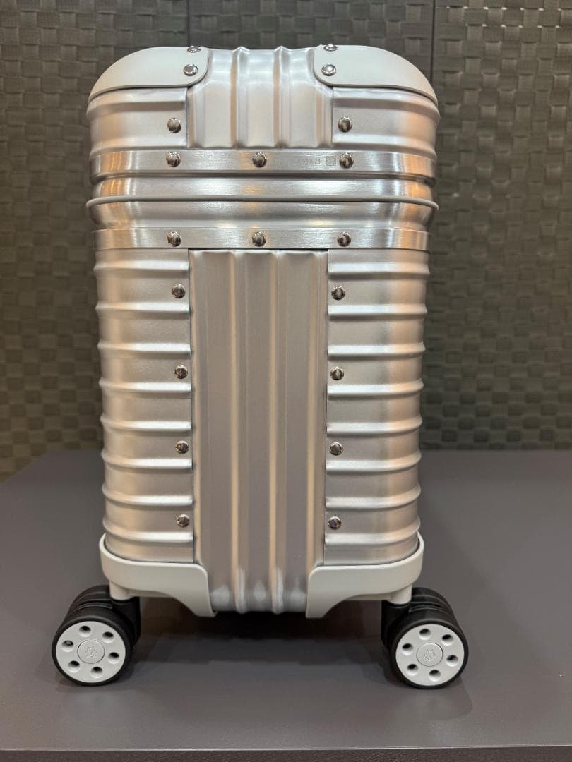 【極美品】RIMOWA リモワ PILOT パイロット スーツケース 31L